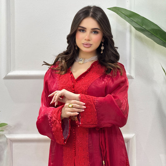 Manssouriya 2 Pièces Brodée – Organza & Satin | Élégance Traditionnelle Rouge Intense