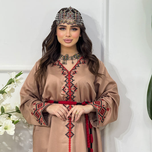 فستان تينهينان – تطريز بالغرز المتقاطعة