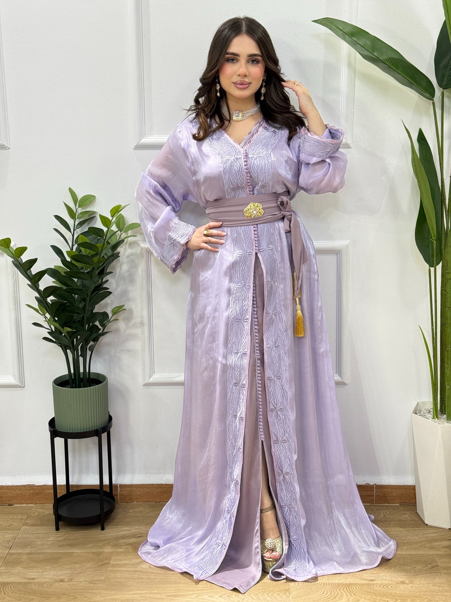 Caftan Manssouriya Organza Brodé – Satin & Cristaux
