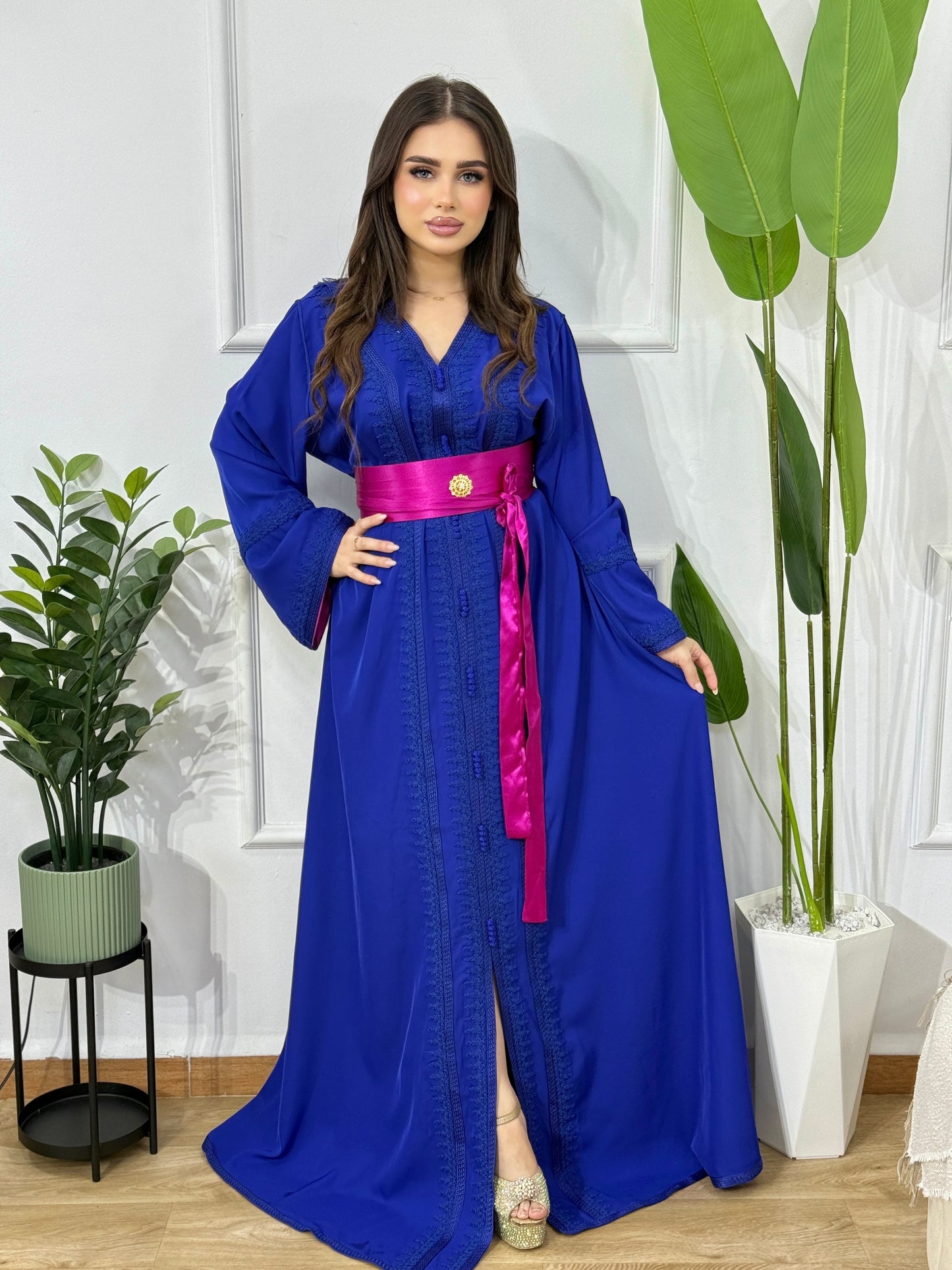 Caftan Bella Bleu Royal – Élégance éclatante et modernité CyLy