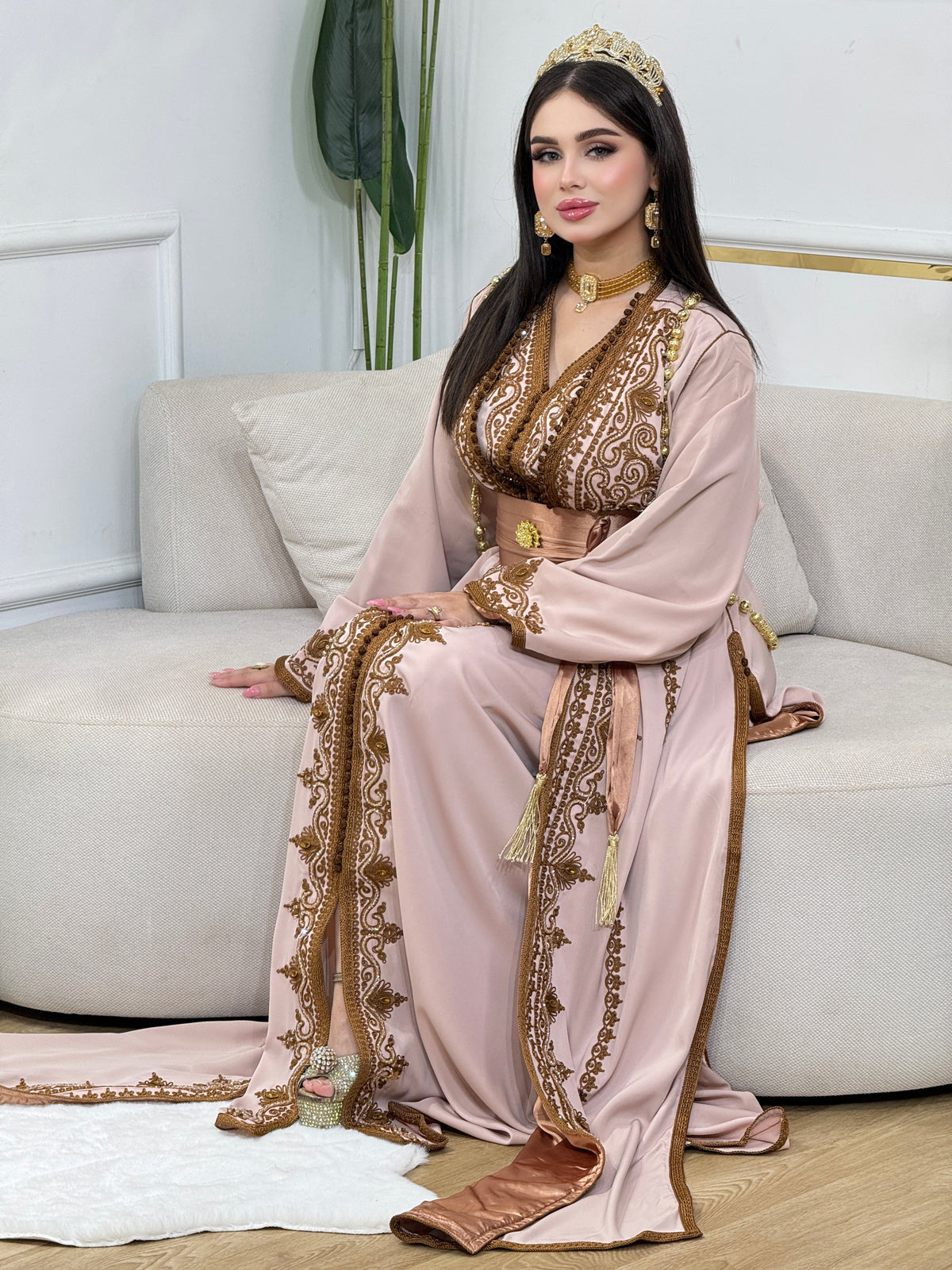Caftan Sahar – Élégance et broderies raffinées