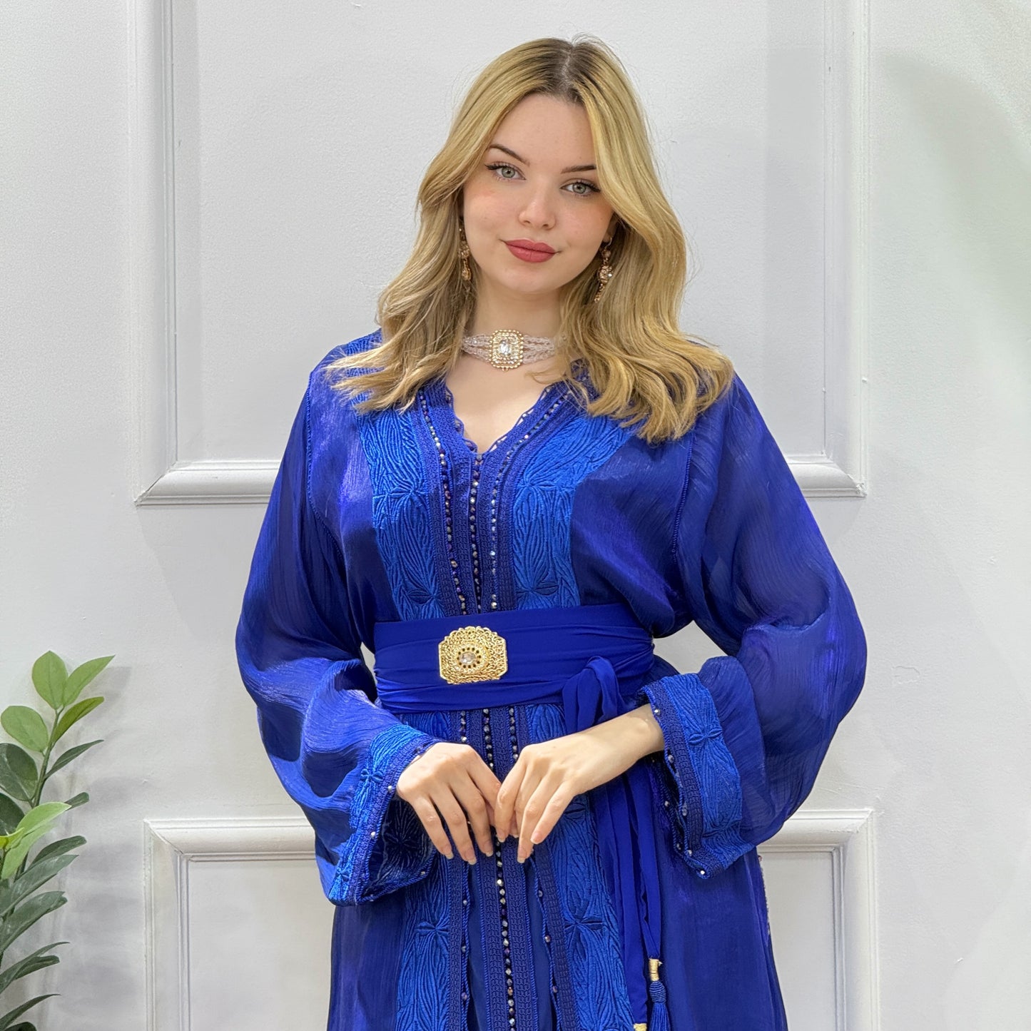 Caftan 2 pièces en organza brodé – détails cristaux