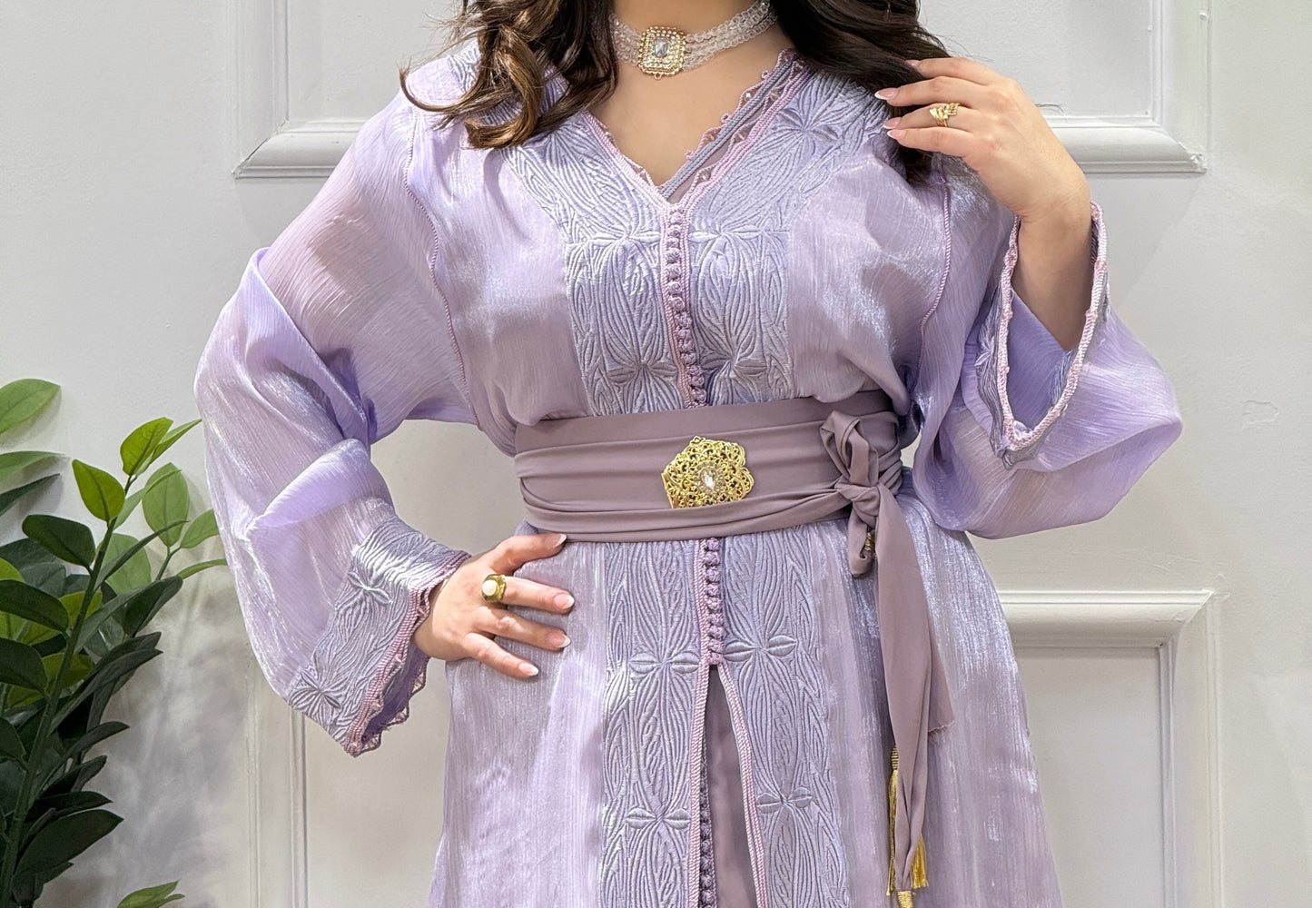 Caftan Manssouriya Organza Brodé – Satin & Cristaux