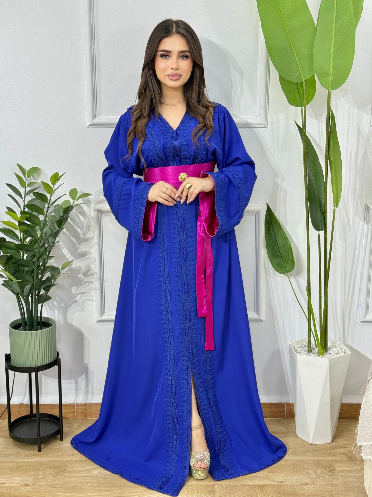 Caftan Bella Bleu Royal – Élégance éclatante et modernité CyLy