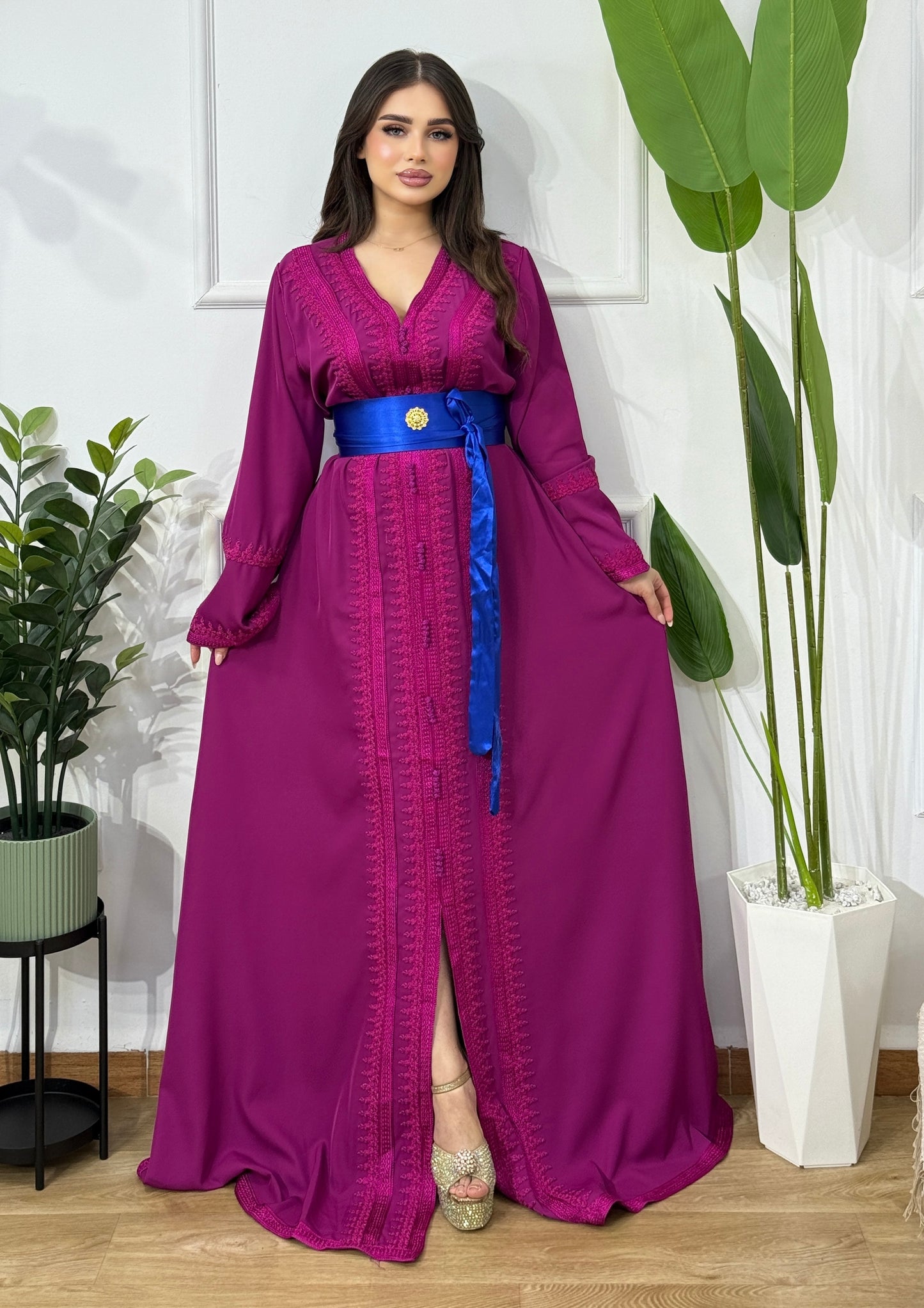 Caftan Bella Rose – Élégance et féminité en crêpe plazma