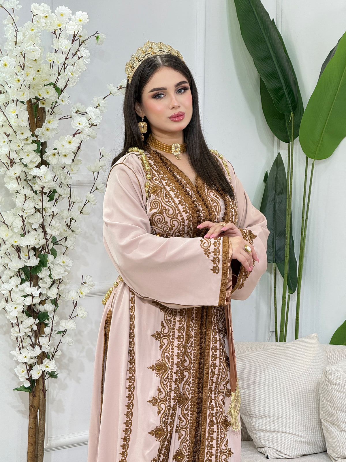 Caftan Sahar – Élégance et broderies raffinées