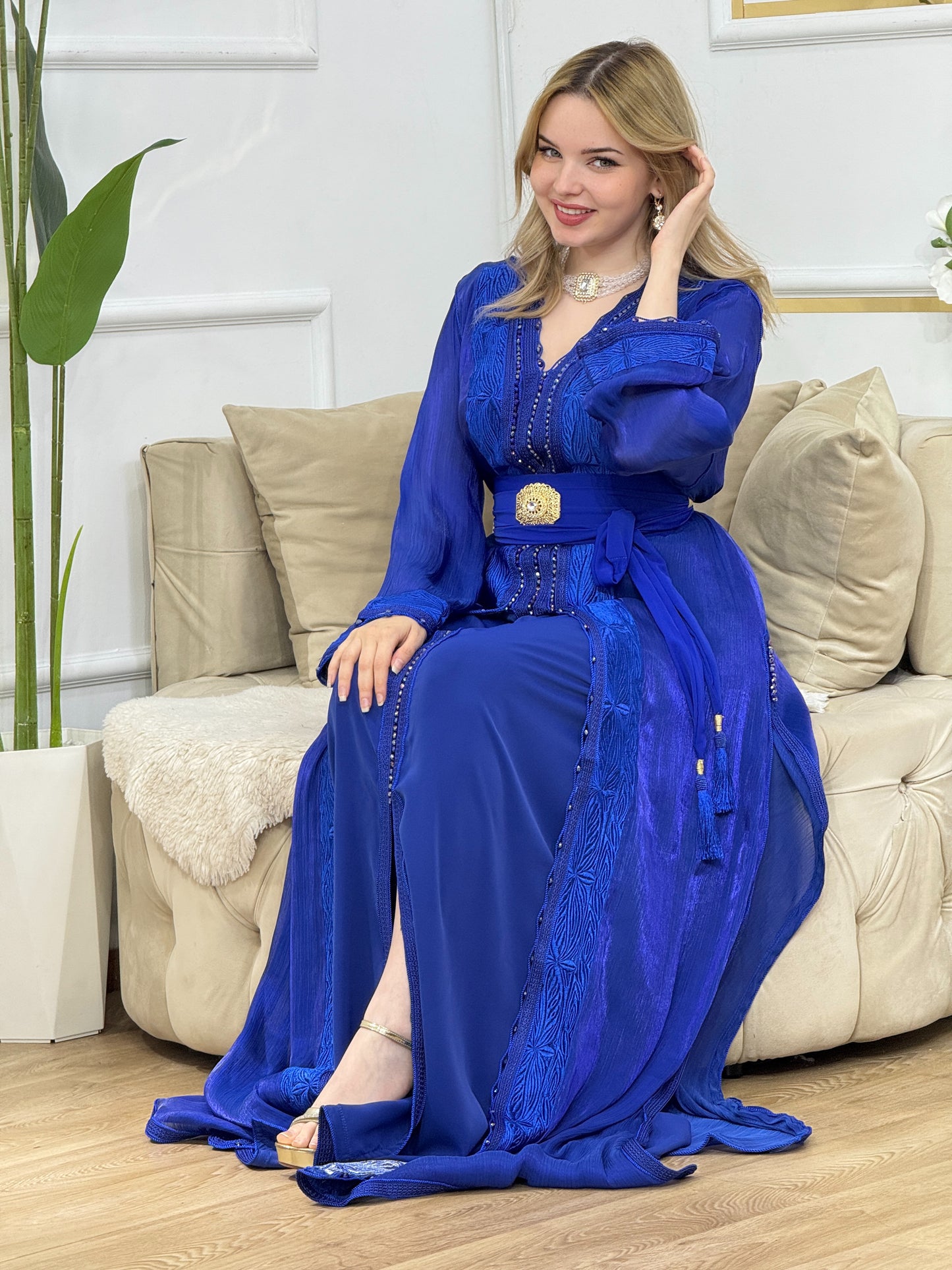 Caftan 2 pièces en organza brodé – détails cristaux