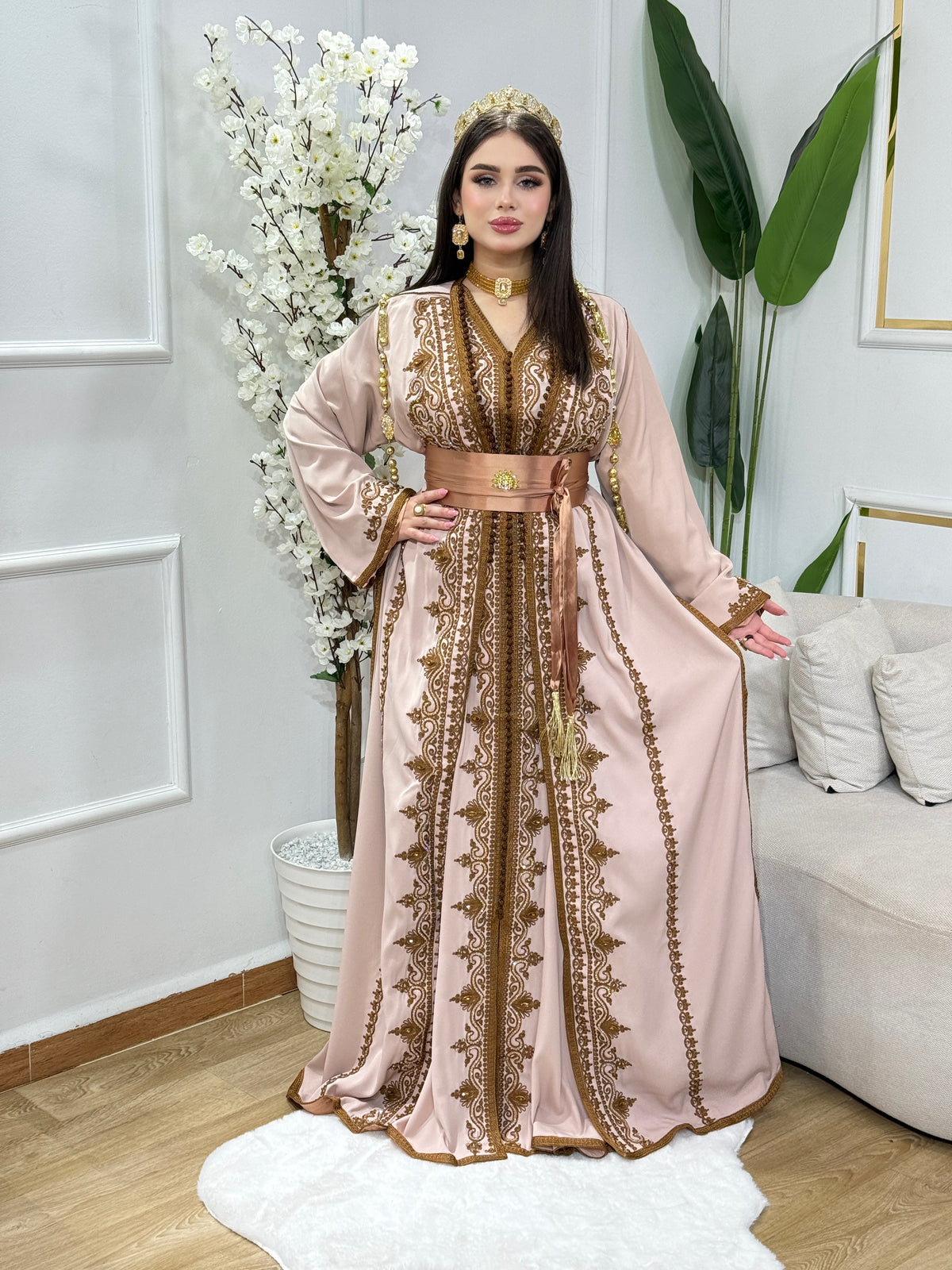 Caftan Sahar – Élégance et broderies raffinées
