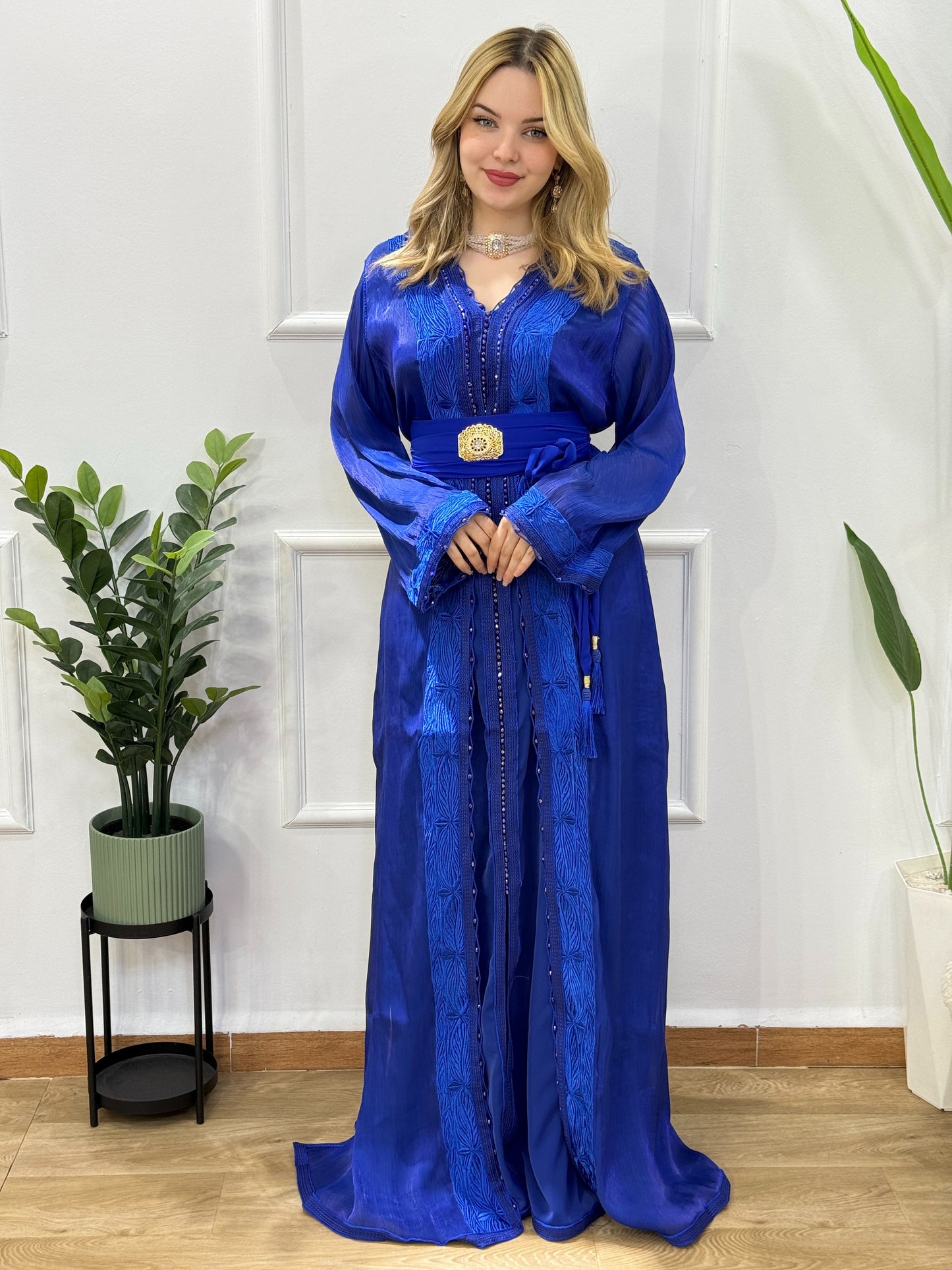 Caftan 2 pièces en organza brodé – détails cristaux