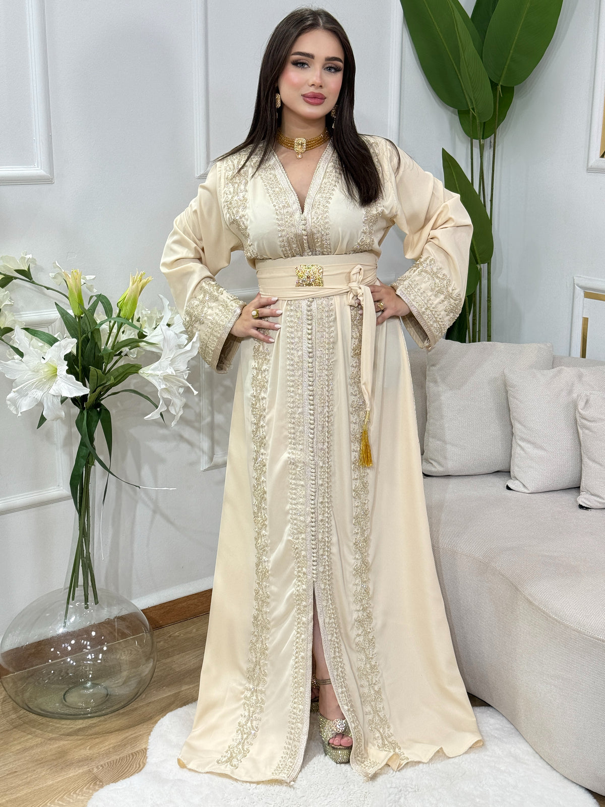 Caftan Lara – Crêpe brodé et perlé