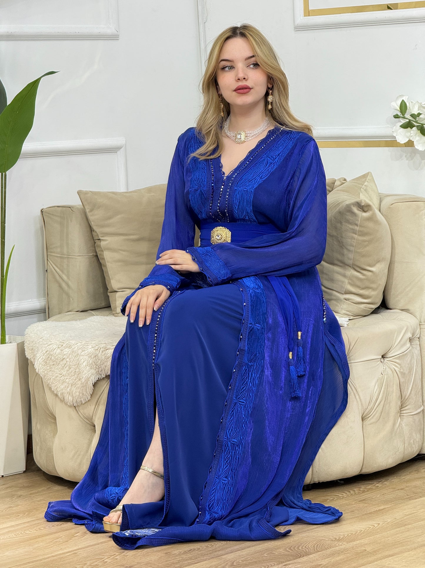 Caftan 2 pièces en organza brodé – détails cristaux