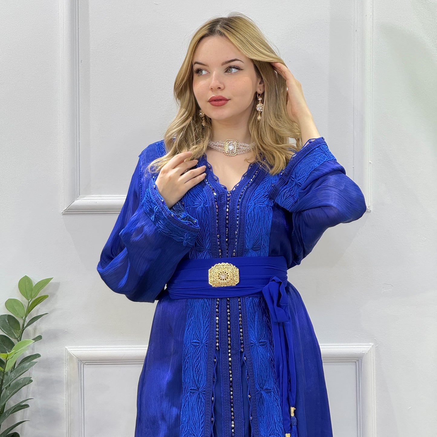 Caftan 2 pièces en organza brodé – détails cristaux