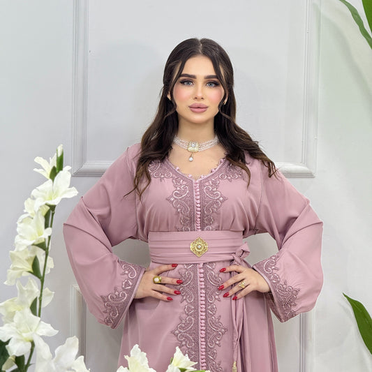 Caftan Assala en Crêpe – Élégance Brodée & Raffinement Intemporel