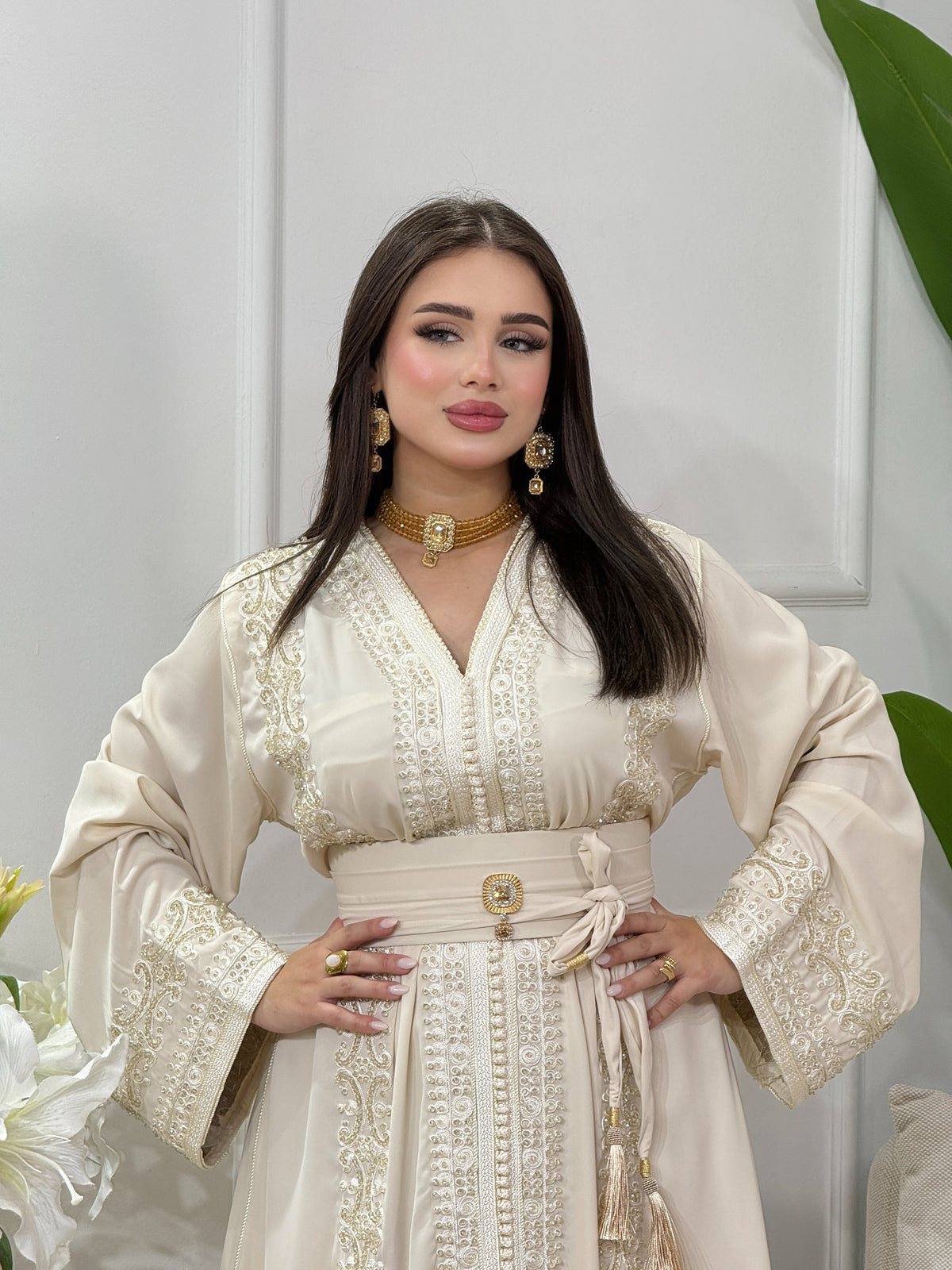 Caftan Lara – Crêpe brodé et perlé