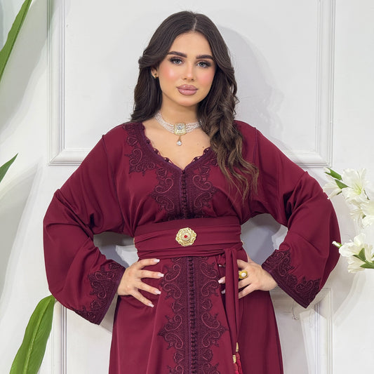 Caftan en Crêpe de Soie – Broderie Ton sur Ton & Ceinture Incluse