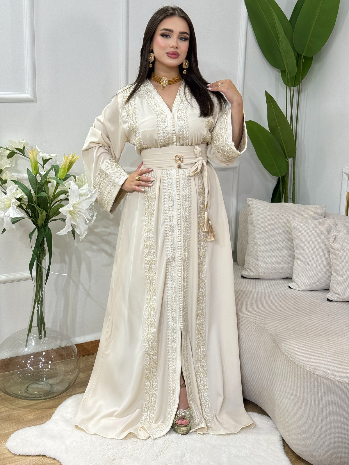 Caftan Lara – Crêpe brodé et perlé